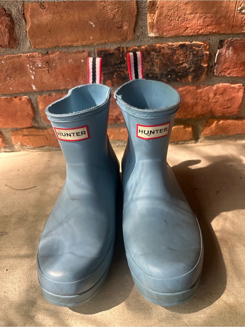 Hunter Short Rain Boots in Powder Blue with Red-Striped Heel Tabs - Picture 6 of 7